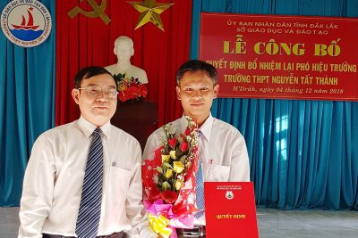 Công bố Quyết định bổ nhiệm lại Phó Hiệu trưởng trường THPT Nguyễn Tất Thành